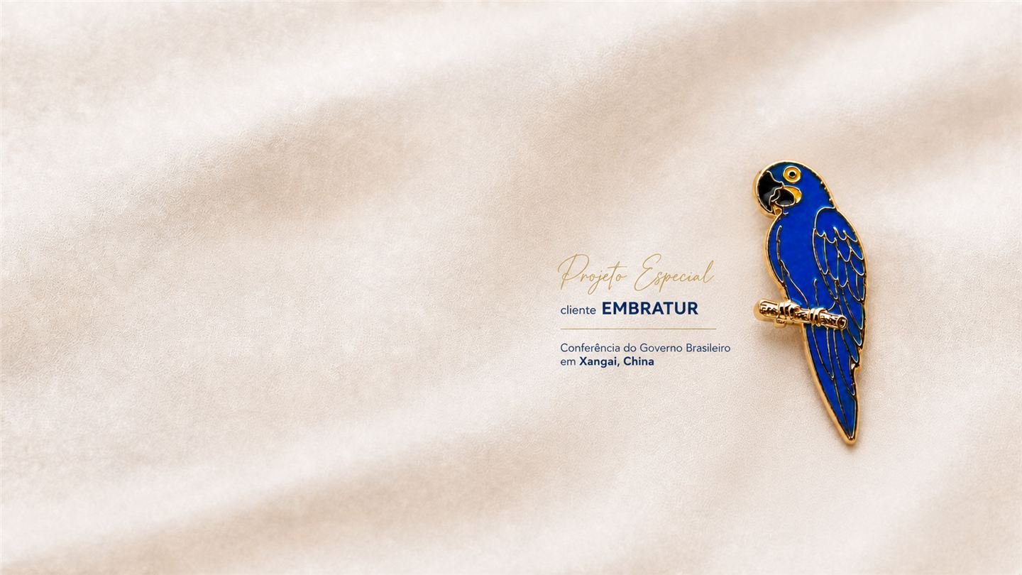 Broche personalizado esmaltado da arara-azul — projeto Embratur